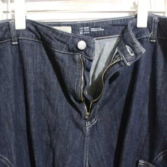 PILCRO Seamed Sport Low-Rise Cargo Jeans - Picture 9 of 15